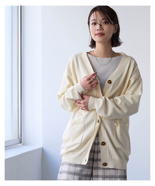 nissen（ニッセン）の「＜大きいサイズ＞綿混Ｖネックロング丈ゆるニットカーディガン（毛玉防止・ハンガー干し可能）（カーディガン/ボレロ・レディース・トマトレッド/黒/ロイヤルブルー/ココアブラウン/ブルーグリーン/杢グレー/【不要】モーブピンク/【不要】ミントグリーン/ミルキーホワイト/パープル/スモークブルー杢/ベージュ杢/アイスブルー・L/LL/3L/4L/5L/6L/8L/10L）」の3枚目の写真