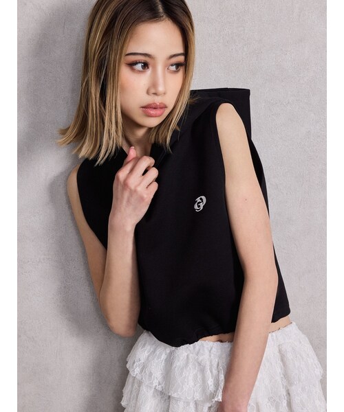 GYDA（ジェイダ）の「GD HEM スピンドルノースリショートパーカー（パーカー・レディース・オフホワイト/ライトグレー/ブラック・F）」の4枚目の写真