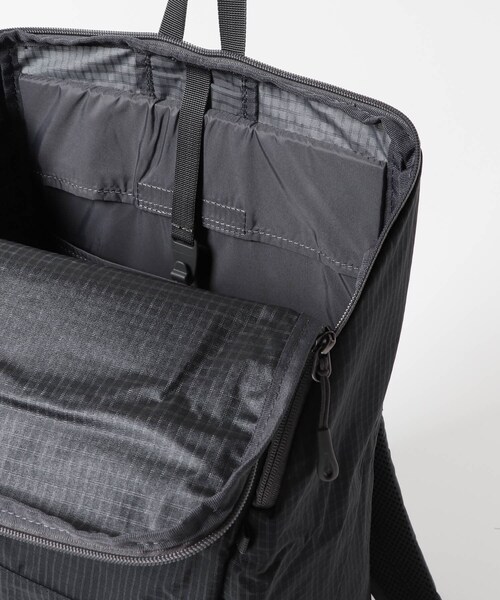 URBAN RESEARCH DOORS（アーバンリサーチドアーズ）の「GOLITE　ION 23L PACK（バックパック/リュック・メンズ・BLACK OUT/CASTLEROCK・one）」の5枚目の写真