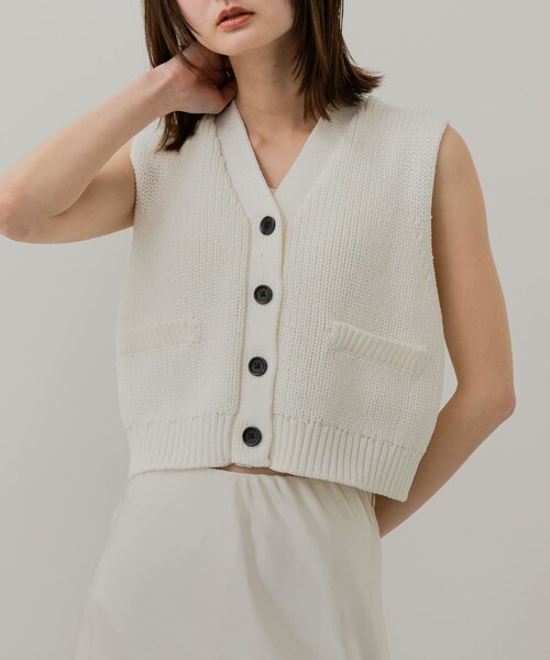 SENSE OF PLACE by URBAN RESEARCH（センスオブプレイスバイアーバンリサーチ）の「クロップドニットベスト（ベスト・レディース・IVORY/CHARCOAL/NAVY・one）」の4枚目の写真