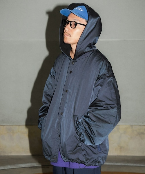 URBAN RESEARCH(アーバンリサーチ)の「Wide Dad Dad NYLON COACH PARKA(パーカー・メンズ・D NAVY・1/2)」の1枚目の写真