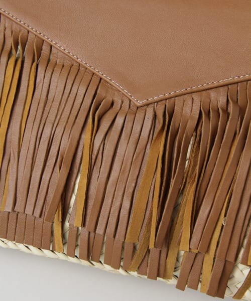 URBAN RESEARCH（アーバンリサーチ）の「Shuku-ran　フリンジクラッチ（クラッチバッグ・レディース・WHITE/BROWN・-）」の6枚目の写真