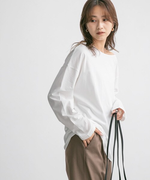 KBF(ケイビーエフ)の「アシメネックカットソー(Tシャツ/カットソー・レディース・OFF/BLUEGRAY/BLACK・one)」の6枚目の写真