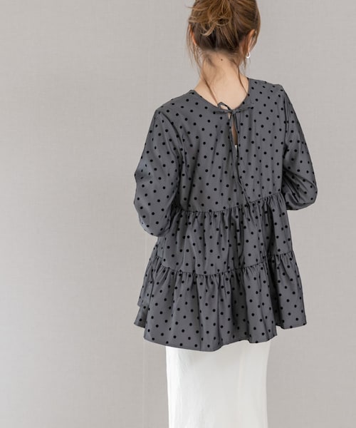 URBAN RESEARCH ROSSO（アーバンリサーチロッソ）の「TORRAZZO DONNA　Polka Dots Tiered Blouse（シャツ/ブラウス・レディース・GRAY・FREE）」の3枚目の写真