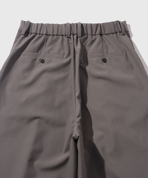 ADAM ET ROPE'（アダムエロペ）の「ドライウーステッドワイドショートスラックス（その他パンツ・メンズ・ブラック/グレー・L/M）」の12枚目の写真