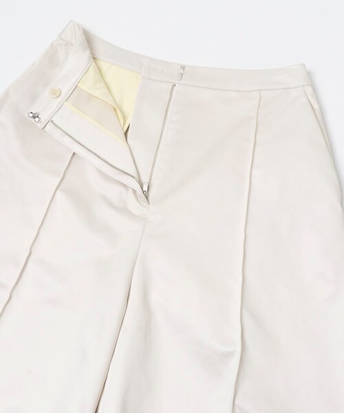 URBAN RESEARCH ROSSO（アーバンリサーチロッソ）の「ハードサテンハーフパンツ（その他パンツ・レディース・IVORY・36）」の4枚目の写真