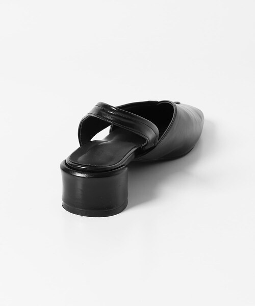 KBF（ケイビーエフ）の「アシンメトリーストラップパンプス（パンプス・レディース・BLACK/CAMEL・36/37/38）」の13枚目の写真