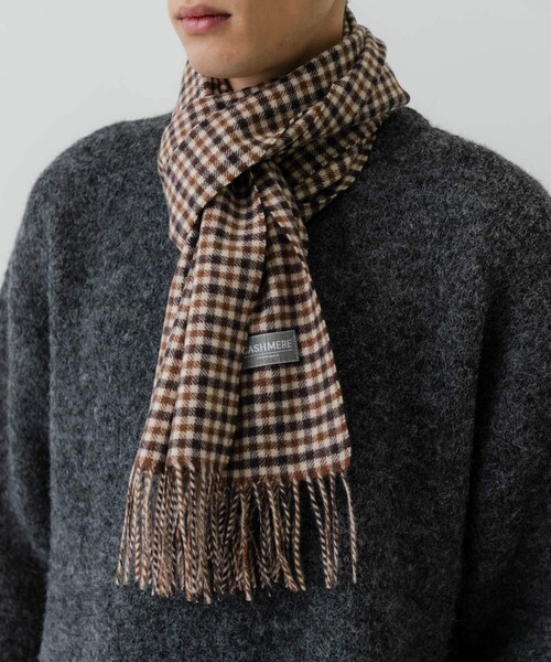 URBAN RESEARCH（アーバンリサーチ）の「チェックカシミヤマフラー（マフラー・メンズ・NAVY×CCL/BEG×BROWN/RED CHECK/BLK CHECK/YEL CHECK・FREE）」の2枚目の写真
