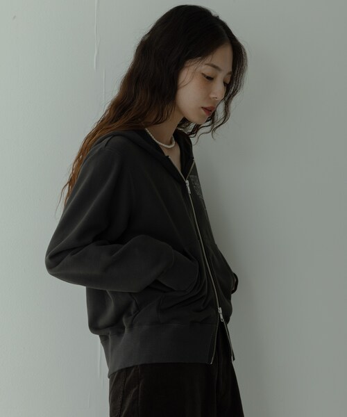 URBAN RESEARCH Sonny Label（アーバンリサーチサニーレーベル）の「『別注』Champion×Sonny Label　スウェットジップフーディー（パーカー・レディース・オフブラック/ヘザーグレー/オートミール・one）」の7枚目の写真