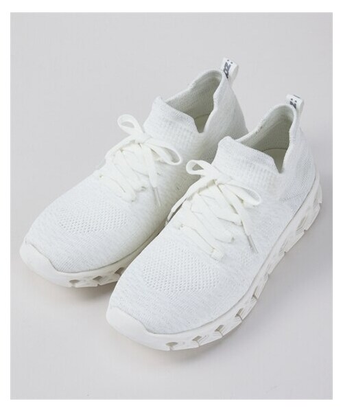 nissen（ニッセン）の「【ゆったり幅広】moz（モズ）超軽量やわらかニットレーススニーカー（ワイズ４Ｅ）（スニーカー・メンズ・黒/ホワイト/ピンクベージュ/グレー/黒×黒・M=23.0~23.5cm/4E/L=24.0~24.5cm/4E/LL=25.0~25.5cm/4E/3L=26.0~26.5cm/4E）」の5枚目の写真