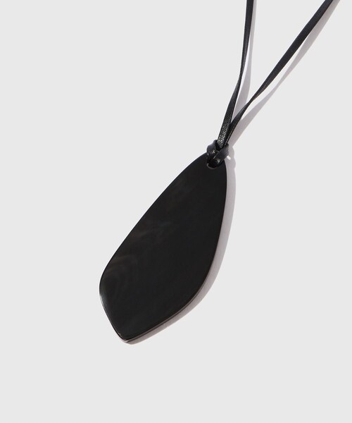 ADAM ET ROPE'(アダムエロペ)の「【CATH・S/キャッツ】TEAR HORN NECKLACE(ネックレス・メンズ・ブラック・F)」の6枚目の写真