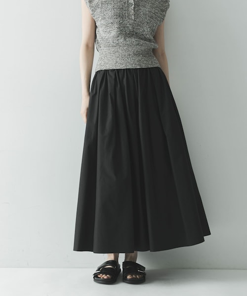 URBAN RESEARCH（アーバンリサーチ）の「撥水ギャザーボリュームスカート（スカート・レディース・OFF WHITE/BLACK・Free）」の2枚目の写真