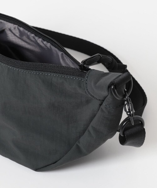 URBAN RESEARCH DOORS(アーバンリサーチドアーズ)の「撥水COMPACT SHOULDER(ショルダーバッグ・メンズ・BLACK/D.GRAY/BEIGE・-)」の13枚目の写真