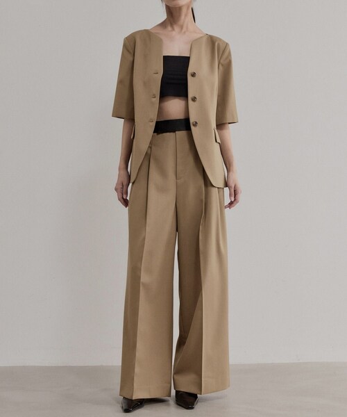 ADAM ET ROPE'（アダムエロペ）の「【EMOELLE】スリットネックハーフスリーブジャケット（ノーカラージャケット・レディース・ブラック系/ベージュ・F）」の7枚目の写真