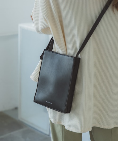 ITEMS URBANRESEARCH(アイテムズ アーバンリサーチ)の「ボックスショルダーバッグ(ショルダーバッグ・レディース・OFF/GRY/BLK・-)」の2枚目の写真
