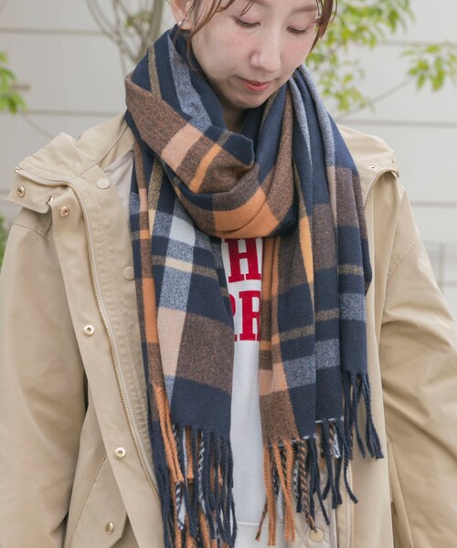 ITEMS URBANRESEARCH(アイテムズ アーバンリサーチ)の「チェックストール(マフラー・レディース・IVO/MOC/L.BLU/NVY・-)」の19枚目の写真