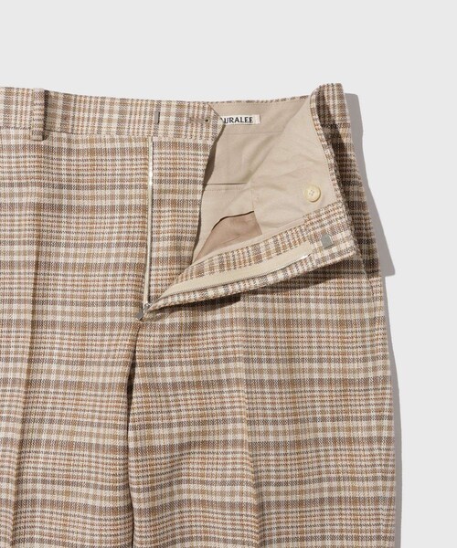 ADAM ET ROPE'(アダムエロペ)の「【AURALEE/オーラリー】SILK LINEN NEP CHECK SLACKS(スラックス・メンズ・ベージュ・3/4)」の5枚目の写真