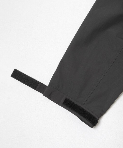 ITEMS URBANRESEARCH（アイテムズ アーバンリサーチ）の「ナイロンスタンドネックミリタリーブルゾン（ブルゾン・メンズ・BLACK/GREIGE/KHAKI・M/L）」の8枚目の写真