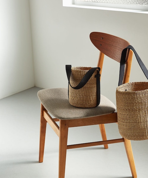 URBAN RESEARCH(アーバンリサーチ)の「ニャリガバスケットバッグS(かごバッグ・レディース・BLACK/NATURAL・-)」の2枚目の写真