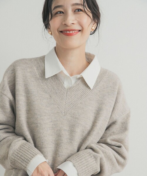 URBAN RESEARCH DOORS(アーバンリサーチドアーズ)の「VネックKNITプルオーバー(ニット/セーター・レディース・GREIGE/RED/NAVY・Free)」の4枚目の写真