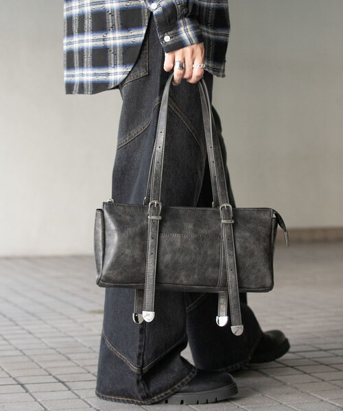 SENSE OF PLACE by URBAN RESEARCH（センスオブプレイスバイアーバンリサーチ）の「FLスクエアボストンバッグ（ボストンバッグ・メンズ・BLACK/GRAY/BROWN・one）」の4枚目の写真