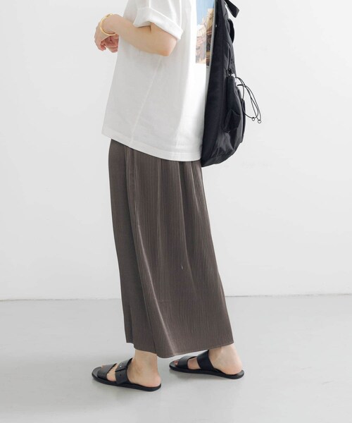 URBAN RESEARCH(アーバンリサーチ)の「サテンプリーツストレートラインスカート(スカート・レディース・BEIGE/KHAKI・FREE)」の22枚目の写真