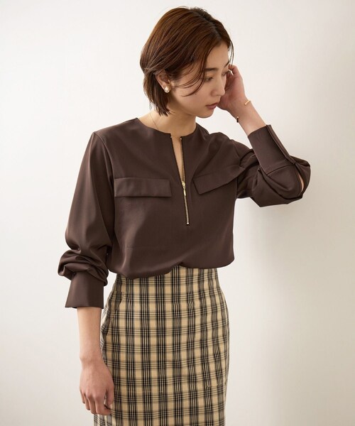ROPE'（ロペ）の「フロントジップブラウス/セットアップ対応・イージーケア（シャツ/ブラウス・レディース・ダークブラウン/ネイビー/ピンク・34/36/38）」の17枚目の写真
