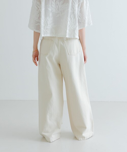 URBAN RESEARCH（アーバンリサーチ）の「『3サイズ展開』new basic　ツータックワイドデニムパンツ（デニムパンツ・レディース・INDIGO/IVORY・36/38/40）」の6枚目の写真