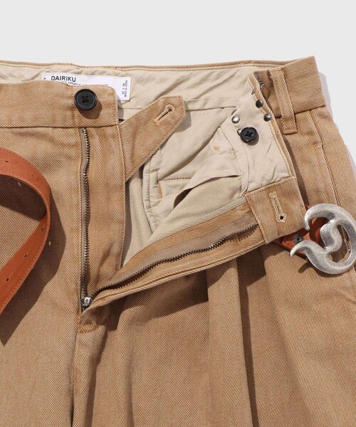 ADAM ET ROPE'(アダムエロペ)の「【DAIRIKU/ダイリク】D Buckle Super Wide Chino Pants(チノパンツ・メンズ・ブラック/ベージュ・M/S)」の7枚目の写真