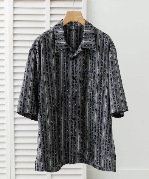 ITEMS URBANRESEARCH(アイテムズ アーバンリサーチ)の「リーフプリントオープンカラー半袖シャツ(シャツ/ブラウス・メンズ・BEG/BRN/BLK・M/L)」の2枚目の写真