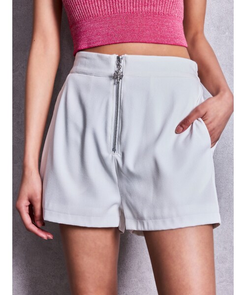 GYDA(ジェイダ)の「sacred edge cross front ZIPショートパンツ(その他パンツ・レディース・オフホワイト/ブラック・F)」の2枚目の写真