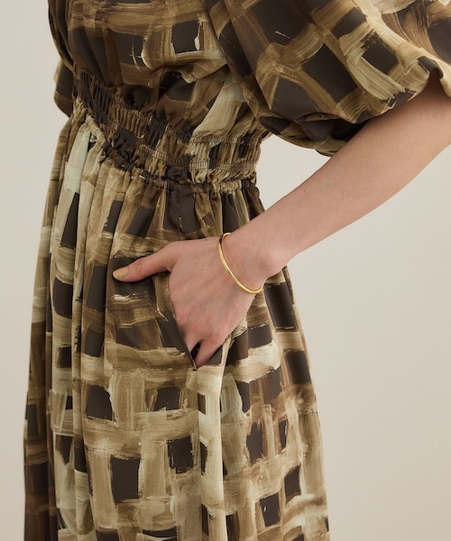 ROPE'(ロペ)の「スクエア ジオメトリックプリントワンピース/洗える(ドレス・レディース・ダークブラウン/ブルー・F)」の22枚目の写真