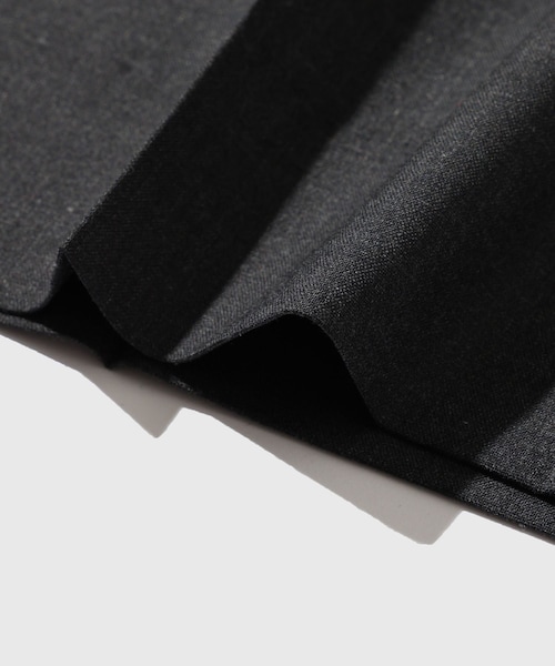 ADAM ET ROPE'(アダムエロペ)の「【AURALEE/オーラリー】ULTRA FINE TROPICAL WOOL TWO-TUCK SLACKS(スラックス・メンズ・チャコール/カーキ・3/4/5)」の14枚目の写真