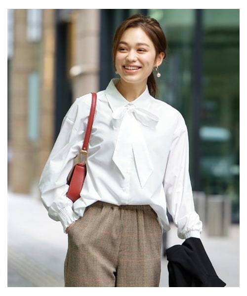 nissen（ニッセン）の「大きいサイズふんわり袖ボウタイシャツ（シャツ/ブラウス・レディース・オフホワイト/黒・L/LL/3L/4L/5L/6L/8L/10L）」の4枚目の写真