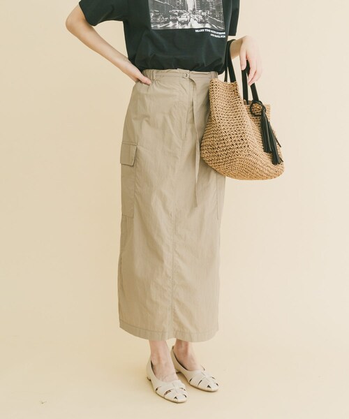 ITEMS URBANRESEARCH(アイテムズ アーバンリサーチ)の「ナイロンカーゴタイトスカート(スカート・レディース・L.BEG/MOC/BLK・FREE/TALL)」の22枚目の写真