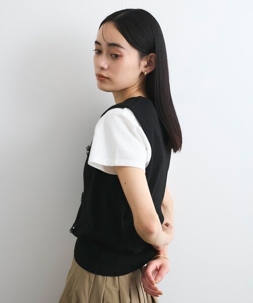 VIS（ビス）の「フラワーモチーフニットベスト（ベスト・レディース・ブラック/ライトグレー/オフホワイト・F）」の14枚目の写真