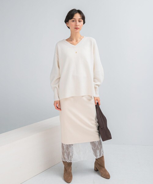 URBAN RESEARCH ROSSO（アーバンリサーチロッソ）の「ウールカシミヤVネックニットプルオーバー（ニット/セーター・レディース・OFF/PINK/BLUE/NAVY・Free）」の10枚目の写真