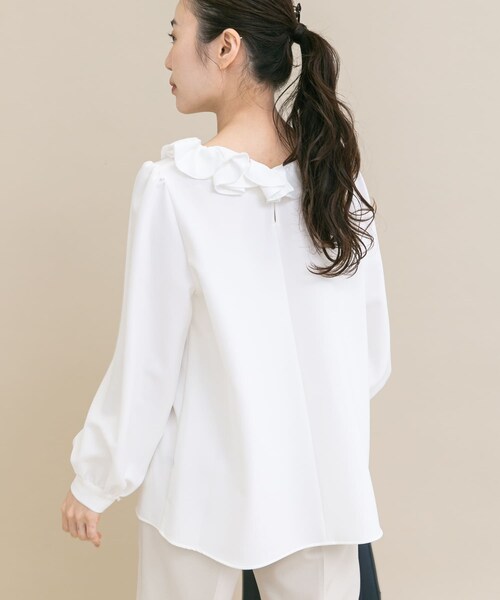 URBAN RESEARCH ROSSO（アーバンリサーチロッソ）の「『WEB限定』コサージュカラー2WAYブラウス（シャツ/ブラウス・レディース・OFF/BLK×OFF・Free）」の7枚目の写真