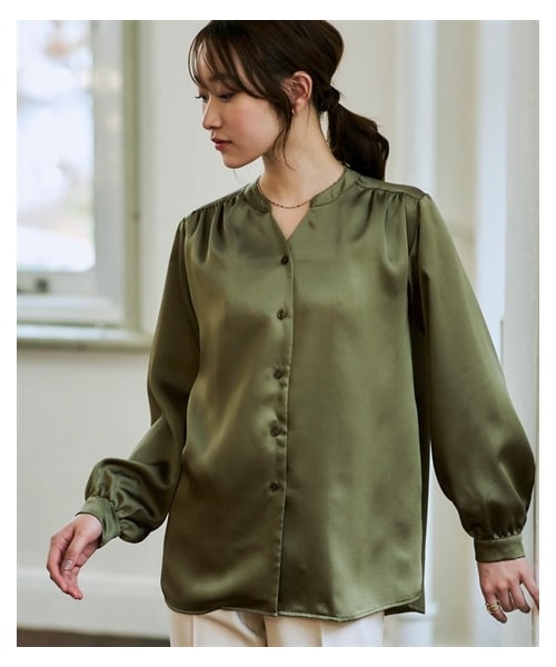 nissen（ニッセン）の「＜大きいサイズ＞サテンスキッパーギャザーシャツ（防しわ）（シャツ/ブラウス・レディース・ラテピンク/グレージュ/ネイビー/カーキ・L/LL/3L/4L/5L/6L/8L/10L）」の5枚目の写真