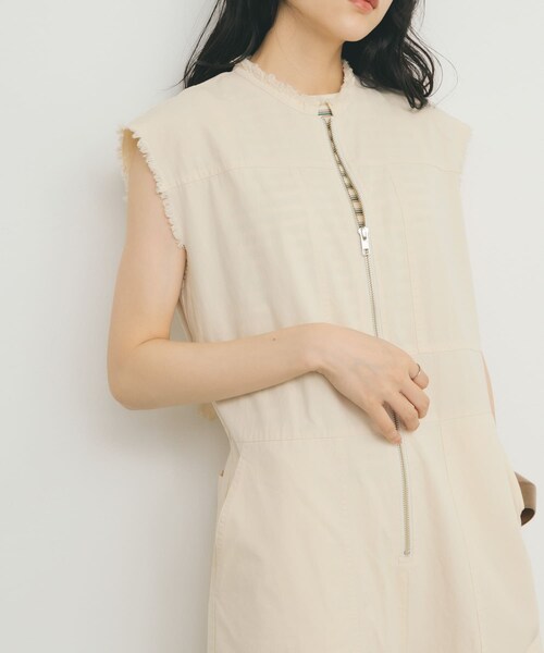 KBF(ケイビーエフ)の「フロントZIPジャンプスーツ(サロペット/オーバーオール・レディース・CHARCOAL/IVORY/L.KHAKI・one)」の7枚目の写真
