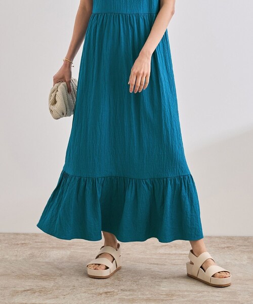 ROPE'（ロペ）の「【WEB・一部店舗限定】バックシャンティアードワンピース/洗える（ワンピース・レディース・ブラック/ターコイズ・F）」の8枚目の写真