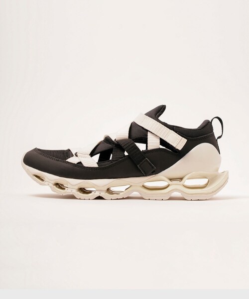 ADAM ET ROPE ホワイト ストラップシューズ ADAM ET ROPE'（アダムエロペ）の「【MIZUNO/ミズノ】WAVE