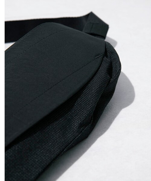 URBAN RESEARCH(アーバンリサーチ)の「ES.1 ULTRA WAIST BAG(ボディバッグ/ウエストポーチ・メンズ・black・Free)」の3枚目の写真