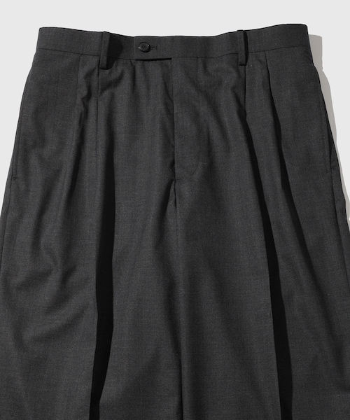 ADAM ET ROPE'(アダムエロペ)の「【AURALEE/オーラリー】ULTRA FINE TROPICAL WOOL TWO-TUCK SLACKS(スラックス・メンズ・チャコール/カーキ・3/4/5)」の8枚目の写真