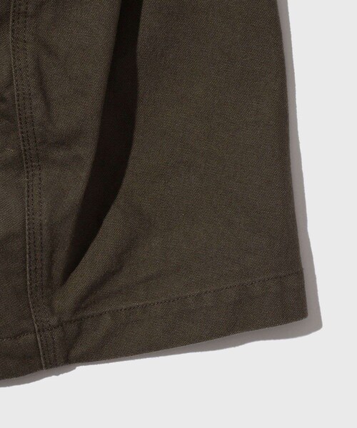 ADAM ET ROPE'(アダムエロペ)の「【NVRFRGT/ネヴァーフォーゲット】CURVED LEG DOUBLE KNEE WORK SHORT PANTS(その他パンツ・メンズ・チャコール/オリーブ・1/2)」の11枚目の写真
