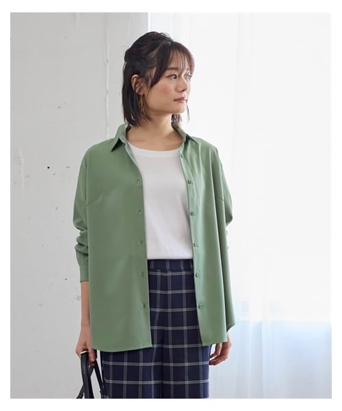 nissen（ニッセン）の「さらりとろけるレギュラーカラーシャツ（防しわ・吸汗速乾）＜大きいサイズ有＞（シャツ/ブラウス・レディース・サンドベージュ/ミスティーカーキ/オフホワイト/グレージュ/黒/セージグリーン/チャコール・L/LL/3L/4L/5L/6L/8L/10L/S/M）」の14枚目の写真