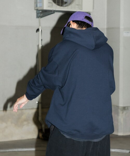 URBAN RESEARCH（アーバンリサーチ）の「Wide Dad　Dad SWEAT PARKA（パーカー・メンズ・D NAVY/RED・1/2）」の7枚目の写真