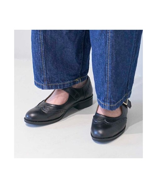 ing(イング)の「イング ing ウイングチップストラップシューズ (パンプス・レディース・BL/WH/CL・225/22.5cm/230/23cm/235/23.5cm/240/24cm/245/24.5cm)」の2枚目の写真