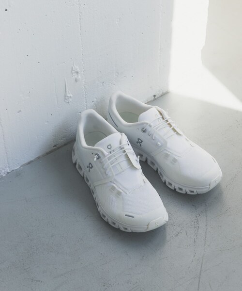 URBAN RESEARCH DOORS(アーバンリサーチドアーズ)の「On CLOUD 6(スニーカー・レディース・WHT/WHT・23.5/24/24.5/25/25.5)」の12枚目の写真
