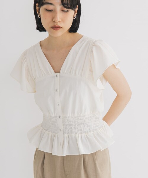 KBF（ケイビーエフ）の「フリルスリーブシャーリングブラウス（シャツ/ブラウス・レディース・IVORY/BLACK/CHALK・One）」の6枚目の写真